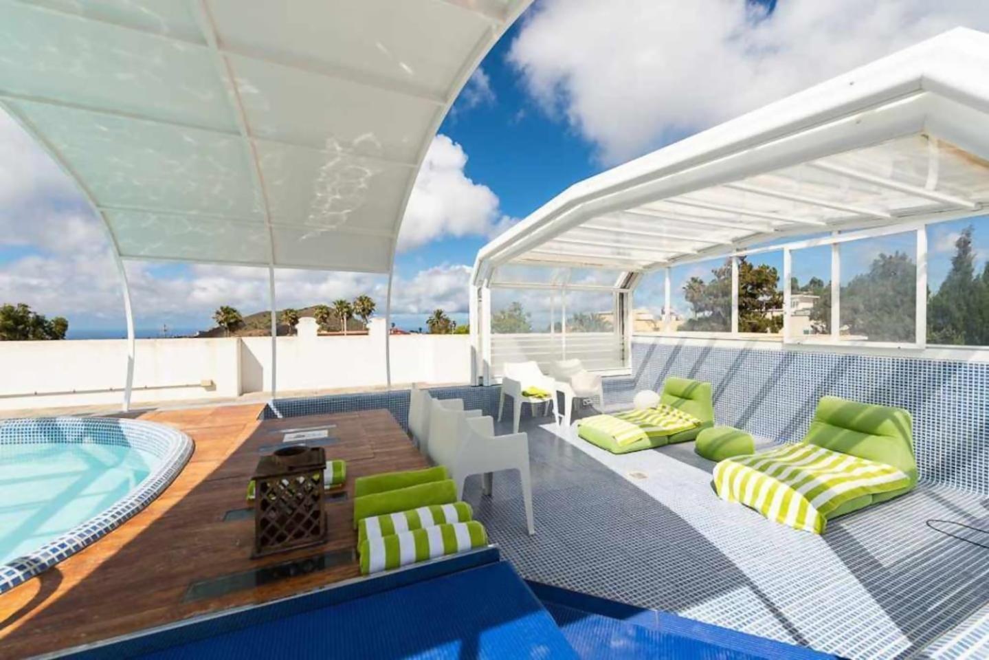 Amplia Villa De Lujo Con Piscina Climatizada ラスパルマス・デ・グランカナリア エクステリア 写真