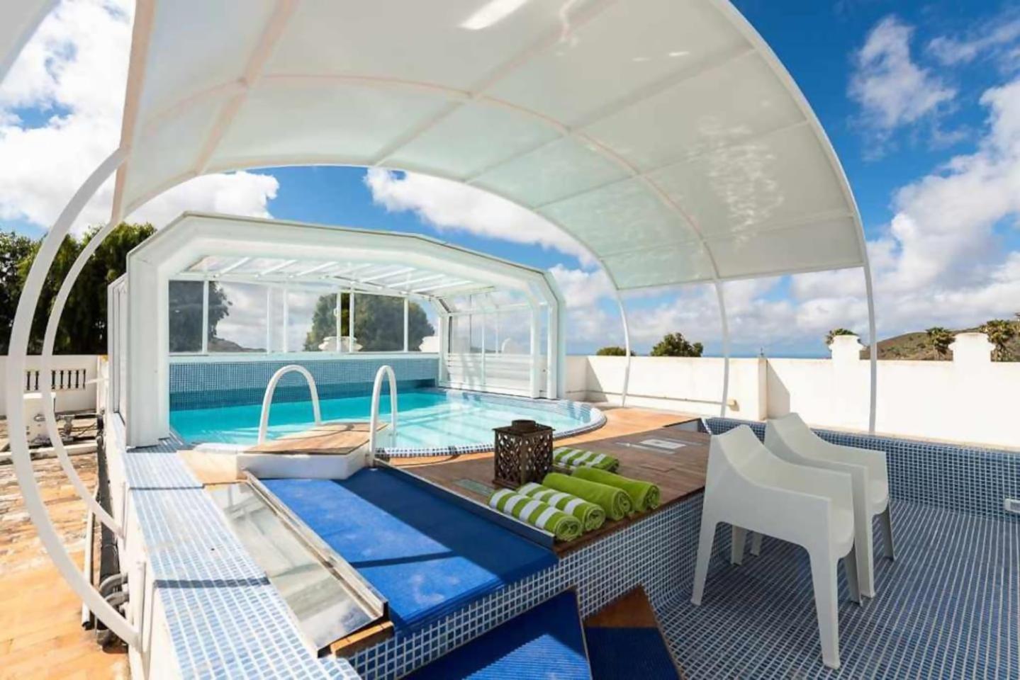 Amplia Villa De Lujo Con Piscina Climatizada ラスパルマス・デ・グランカナリア エクステリア 写真