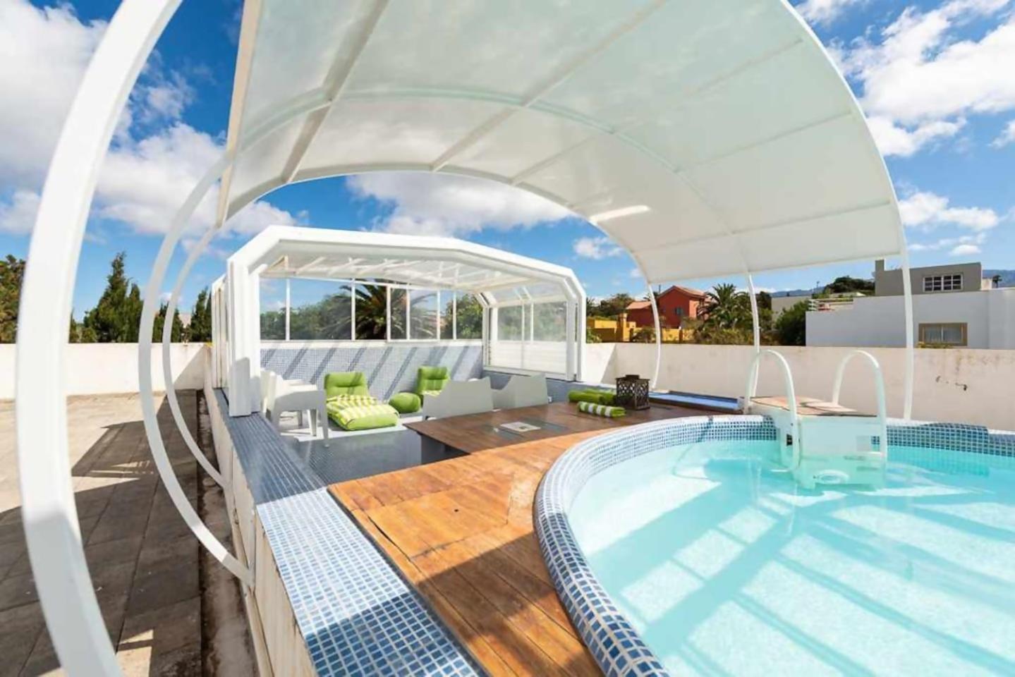 Amplia Villa De Lujo Con Piscina Climatizada ラスパルマス・デ・グランカナリア エクステリア 写真