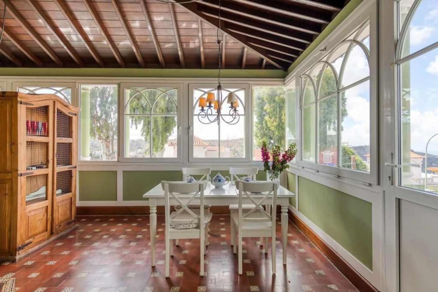 Amplia Villa De Lujo Con Piscina Climatizada ラスパルマス・デ・グランカナリア エクステリア 写真