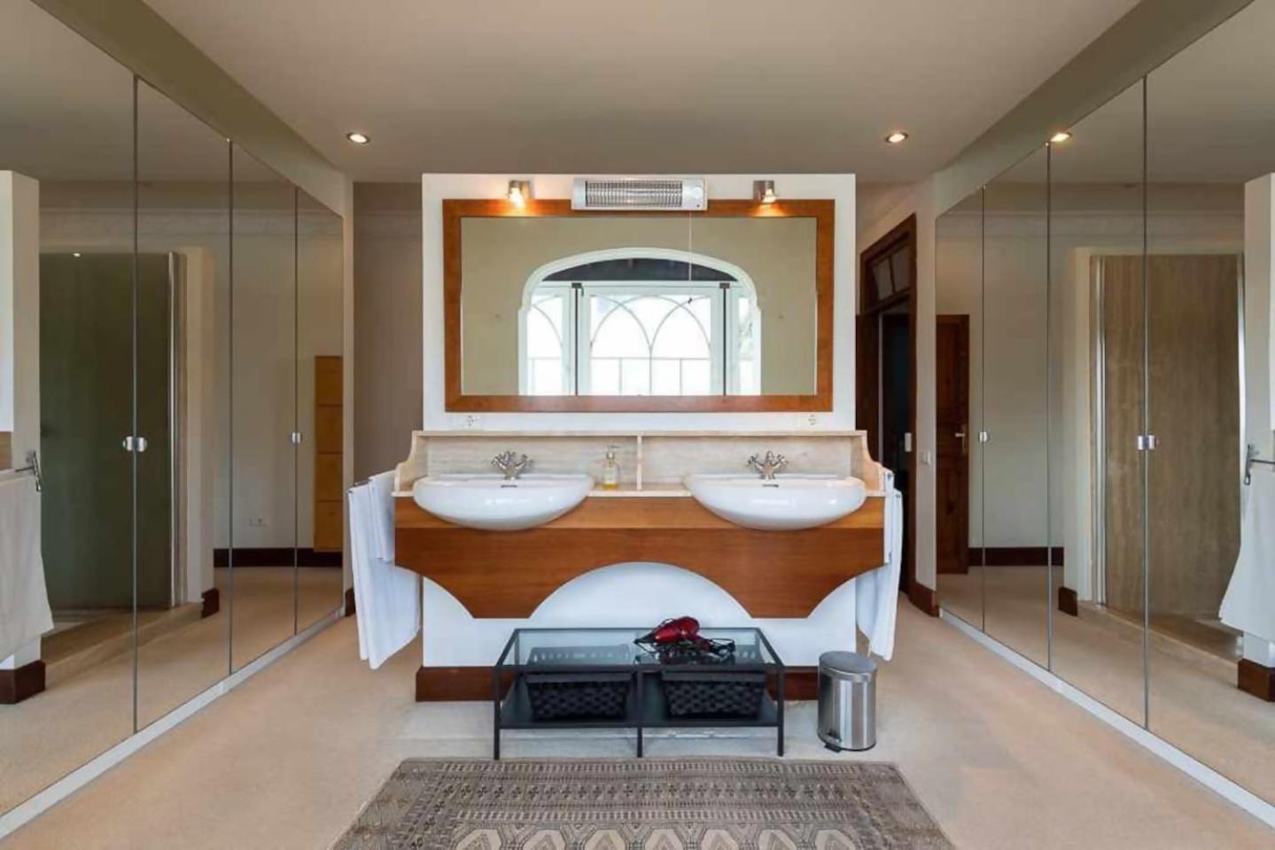 Amplia Villa De Lujo Con Piscina Climatizada ラスパルマス・デ・グランカナリア エクステリア 写真