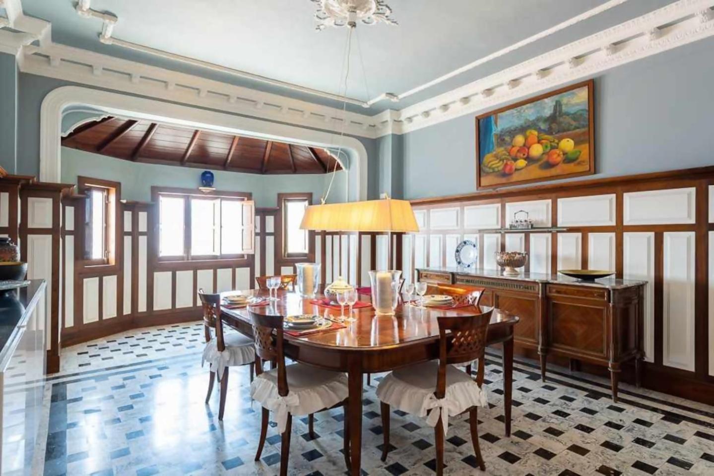 Amplia Villa De Lujo Con Piscina Climatizada ラスパルマス・デ・グランカナリア エクステリア 写真